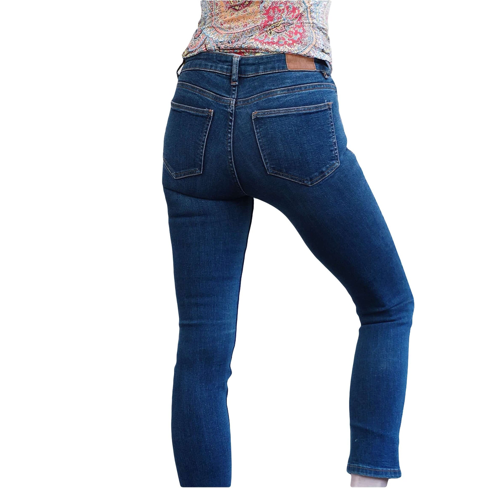 Back view unform color navy blue jeans.