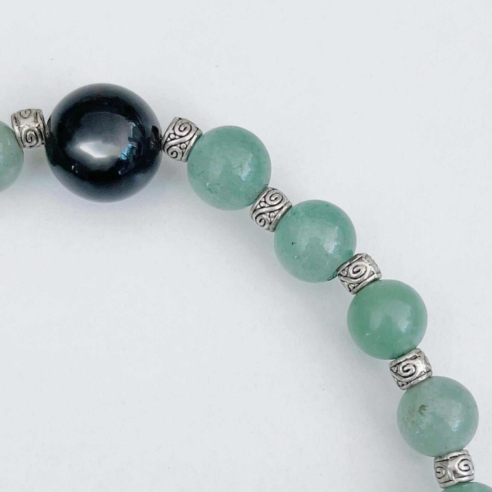 Detail view of the actual Aventurine and Obsidian beads, the latter is a slightly bigger size.